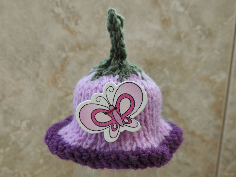 Flower with butterfly button Smoothie hat pattern