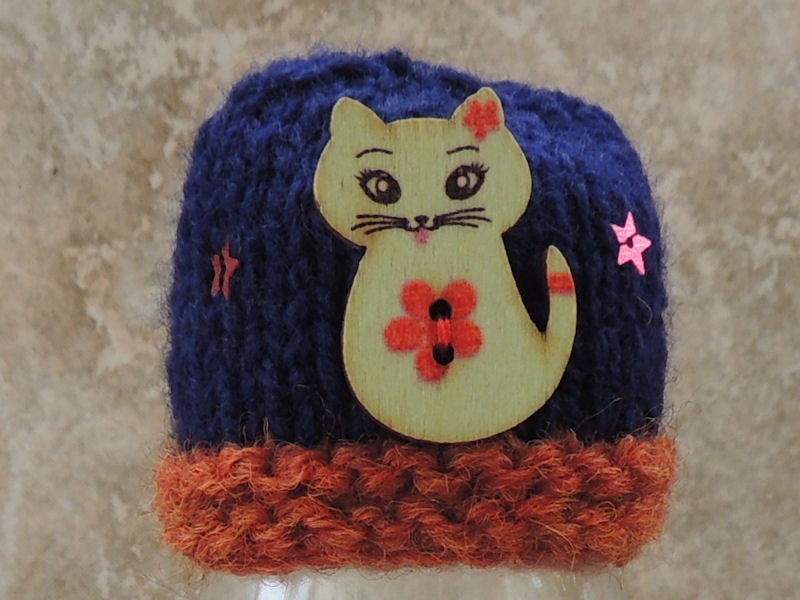 Cat button Innocent Smoothie hat pattern link