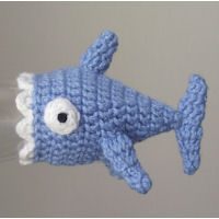 Crochet-shark-innocent-smoothie-hat