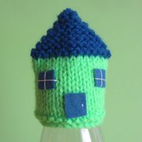 Small-House-Innocent-Smoothie-Hat-Pattern